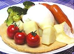 彩り野菜とソーセージのとろ〜りパンケーキプレート